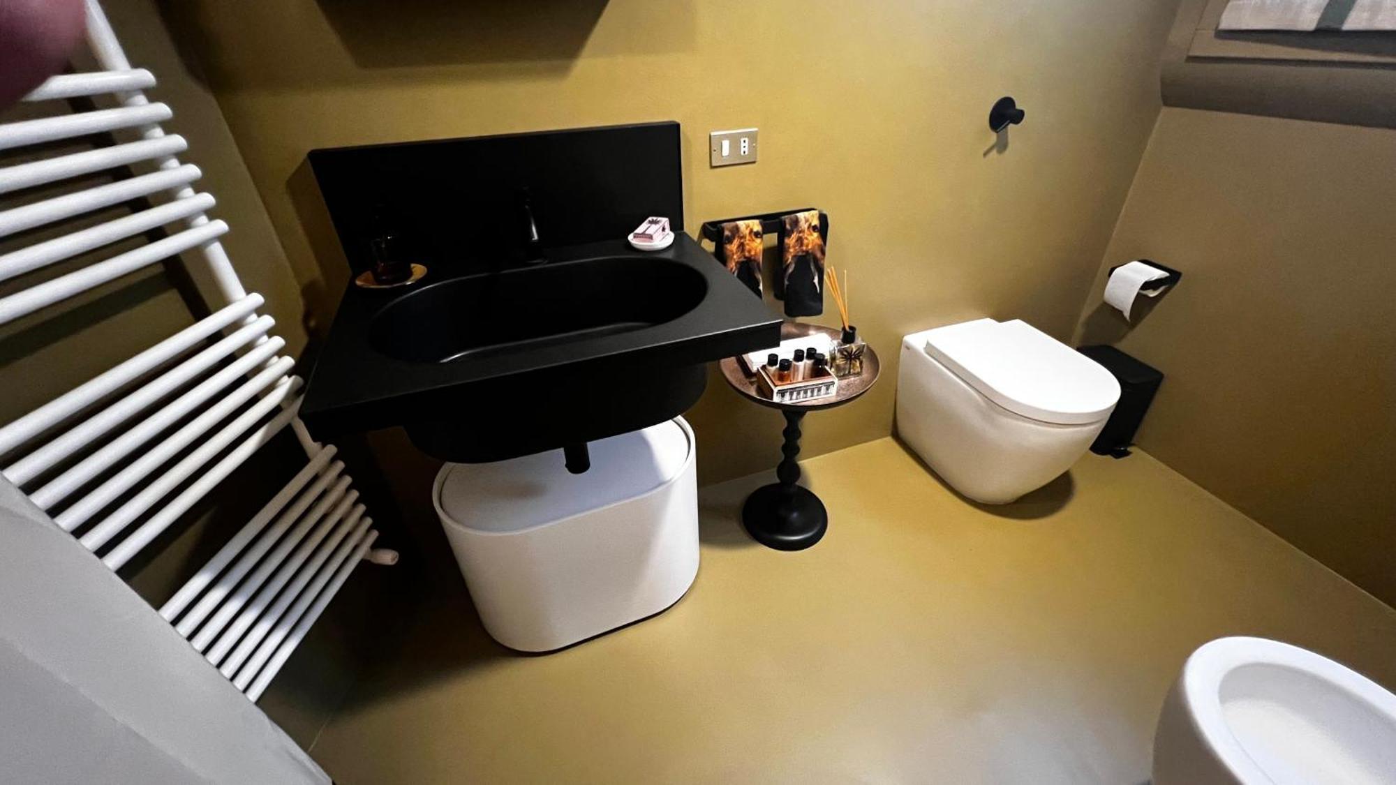 Luxury Bohemian Suite With Private Garden In Milano Ngoại thất bức ảnh